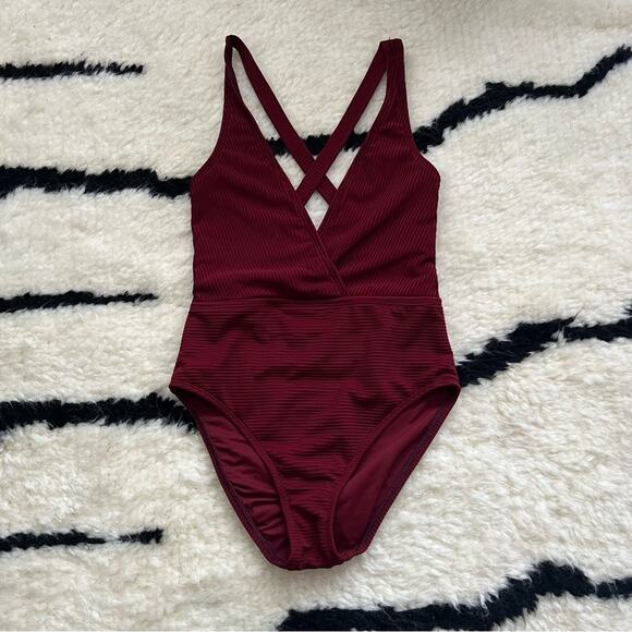 La Blanca Crimson Red Ribbed Cross Back One Piece Swimsuit - Picture 2 of 7